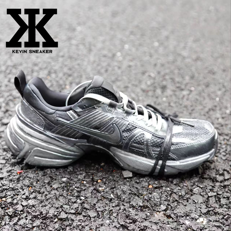 球鞋定制Nike耐克V2KRun机甲纪元未来战姬金属废墟机能低帮跑步鞋 - 图1