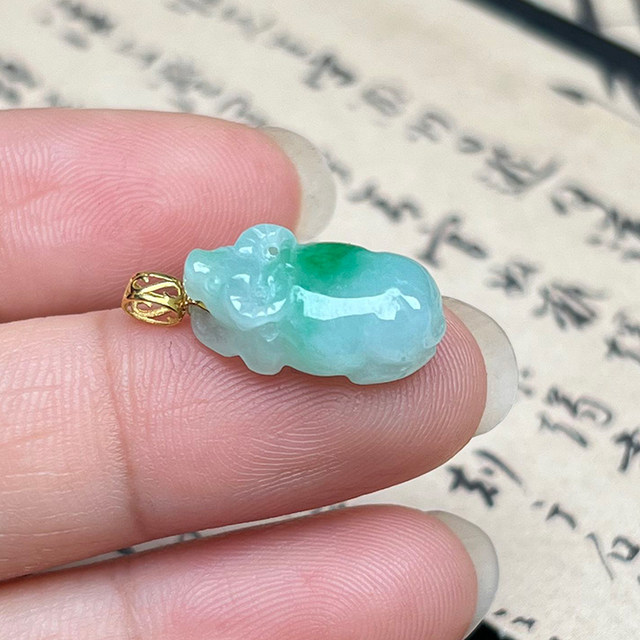 Longciyuan A-grade sun green jadeite 18K gold calf pendant