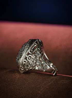 精雕金刚手护法镶嵌款老戒指复古