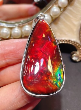天然加拿大斑彩石原石吊坠，鸽血红宝石色七彩，925银镶嵌