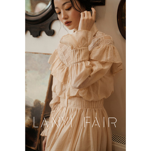 兰奕屋语 原创设计 裸色翻领长袖浪漫荷叶边连衣裙LANYI FAIR - 图0