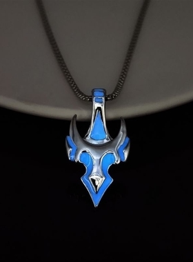 欧美简约牛头盔吊坠夜光项链男潮个性男生饰品小众设计毛衣链