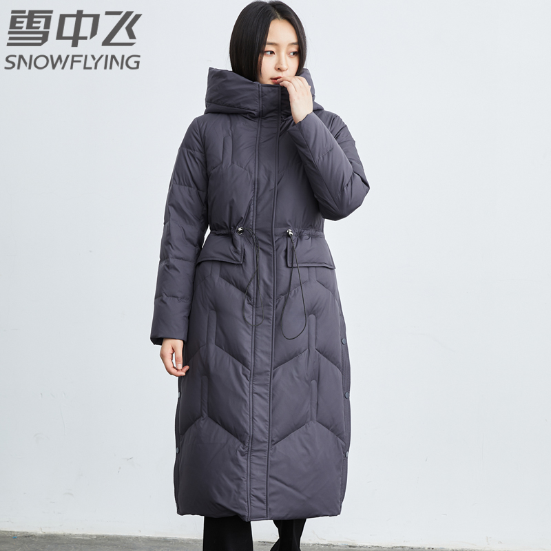 雪中飞秋冬新款羽绒服女士长款时尚过膝高充绒微收腰版型外套 - 图0