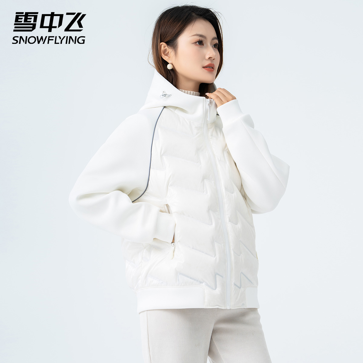 雪中飞2023冬季新款连帽轻薄羽绒服女短款时尚拼接宽松保暖外套