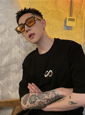 韩版ins黄色墨镜男士潮搭街拍