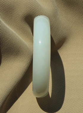 隆和斋藏和田白玉玉石手镯