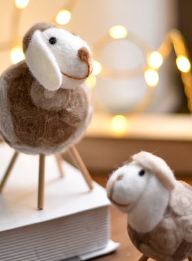 空间可爱风羊毛儿童房桌面装饰