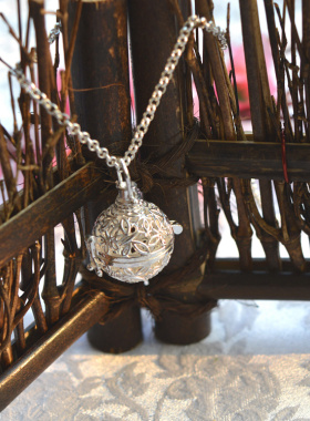 发光蝴蝶项链黄铜女性