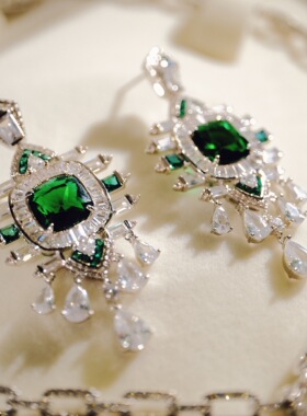 法式复古人工绿宝石晚宴礼服项链女高级感轻奢锁骨链小众设计感