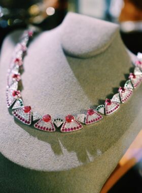 高级感轻奢红宝石颈链choker短款锁骨链新娘晚礼服主婚纱项链大气