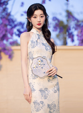 青花瓷无袖挂脖国风改良旗袍2025新款夏季年轻款女新中式复古