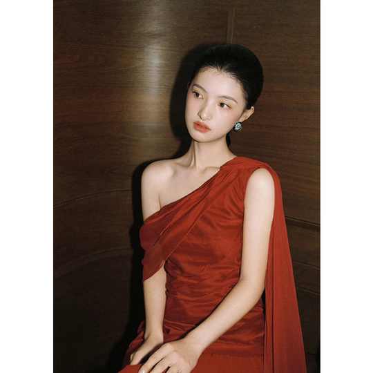 法式修身气质酒红色晚礼服女高级感轻奢时尚晚宴风敬酒服新娘裙