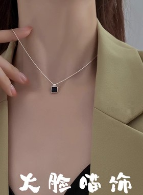 气质冷淡风黑色方牌项链2025新款爆款轻奢时尚洋气百搭小众锁骨链