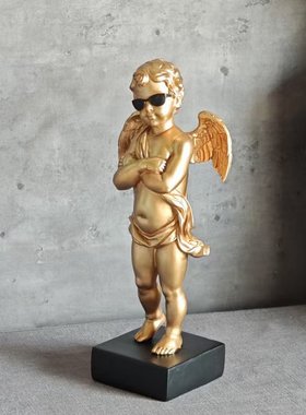 创意墨镜金色天使摆件
