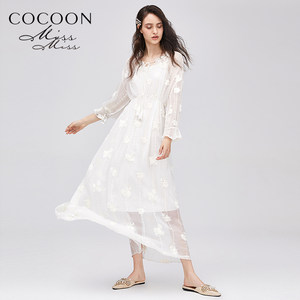 miss COCOON2019夏季季新款女装很仙的白色绣花真丝收腰连衣裙子