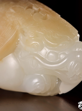 天然新疆和田玉黄皮白玉籽玉把件挂坠吊坠玉雕龙龟111.3克