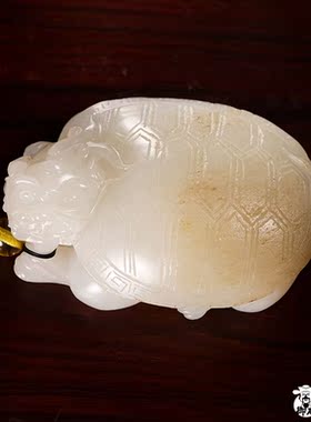 新疆和田玉黄皮白玉籽玉 把件 龙龟呈祥 115克