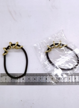 青岛青岛外贸尾单H一737一5树脂有松紧（每个）夸张质感个性发饰