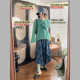 ກາງເກງຊື່ Corduroy ມາພ້ອມກັບ curtains butt plaid ແລະ hems cuffable. ສິ້ນ plaid ສະຫມໍ່າສະເຫມີ