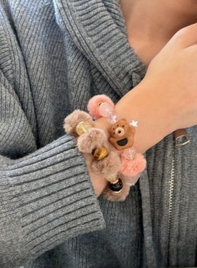 【栗子绒球】秋冬ins毛绒新款黑金超桃木葫芦手串毛球可爱设计感