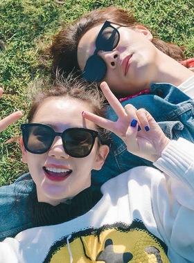 太阳镜夏季新款网红拍照黑色海边