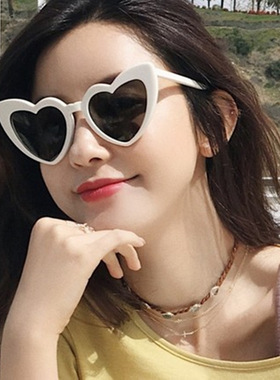 可爱墨镜女生桃心网红款白色沙滩