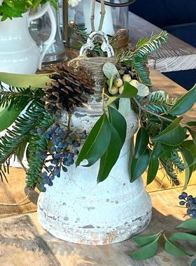 法式做旧桌面装饰铁艺复古摆台象牙白手摇铃铛摆件圣诞园艺饰品