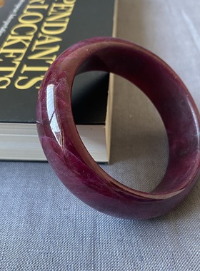 全红带绿手镯天然红绿宝