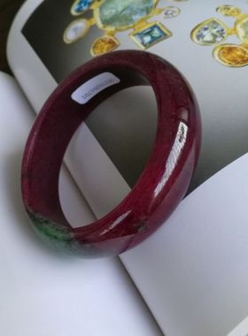 全红带绿手镯天然红绿宝
