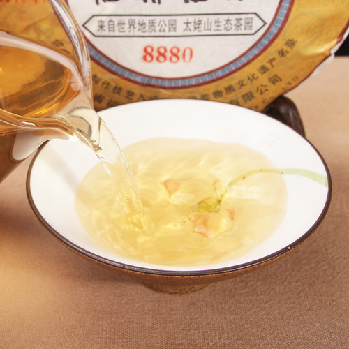 张元记 2017年太姥银针茶饼8880 福鼎白茶 150g - 图1