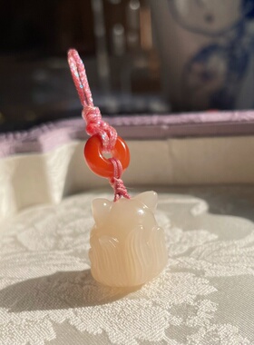 「雅布藤」粉黛九尾狐。和田玉藕粉老料吊坠。饱满小狐狸。精工