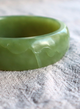 【雅布藤】莲玉生香。新疆和田玉 若羌黄口料手镯。荷花宽版 58mm