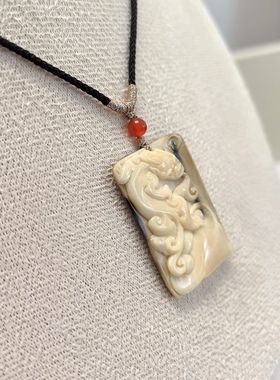 D615# 天然猛犸象牙 带原皮 花雕吊坠 小挂件 32*22*4.3mm 3.48g