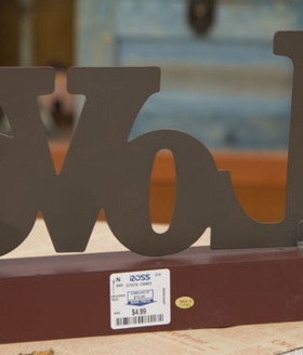 复古欧式风花纹酒红色摆件