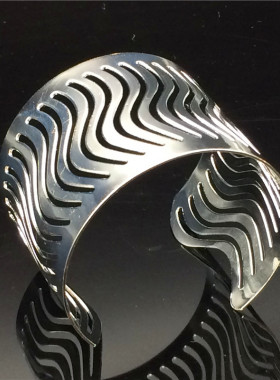 夸张夜店金属手镯