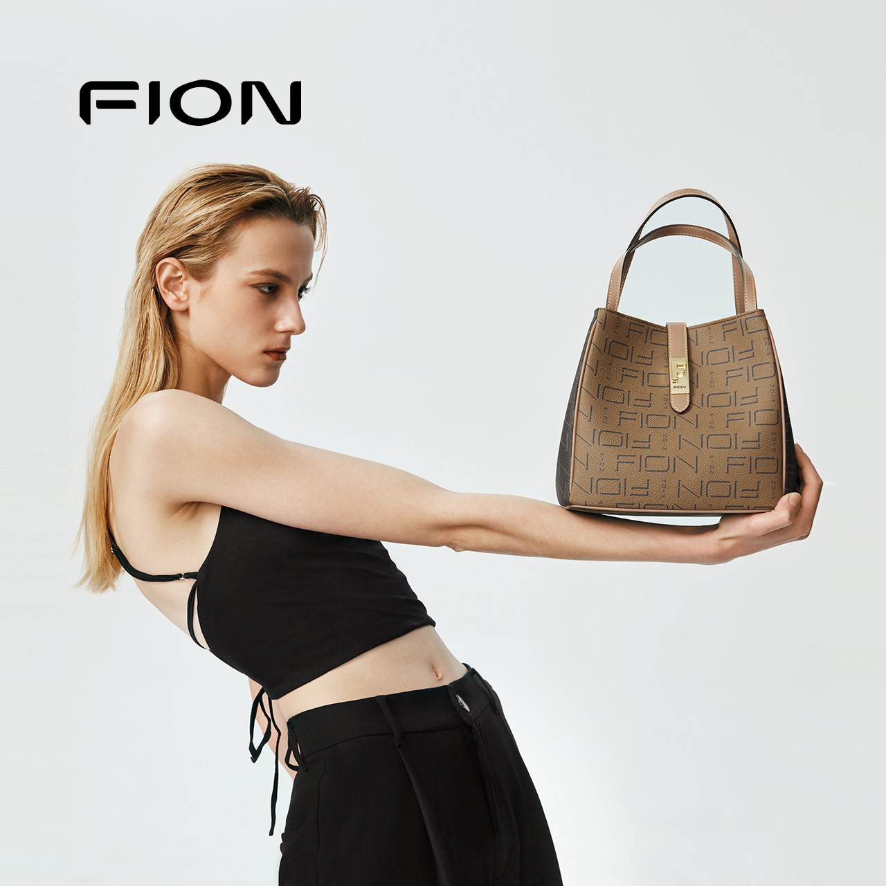 Fion/菲安妮老花水桶包新款斜挎轻奢感流行包包女大容量软手提包-图2