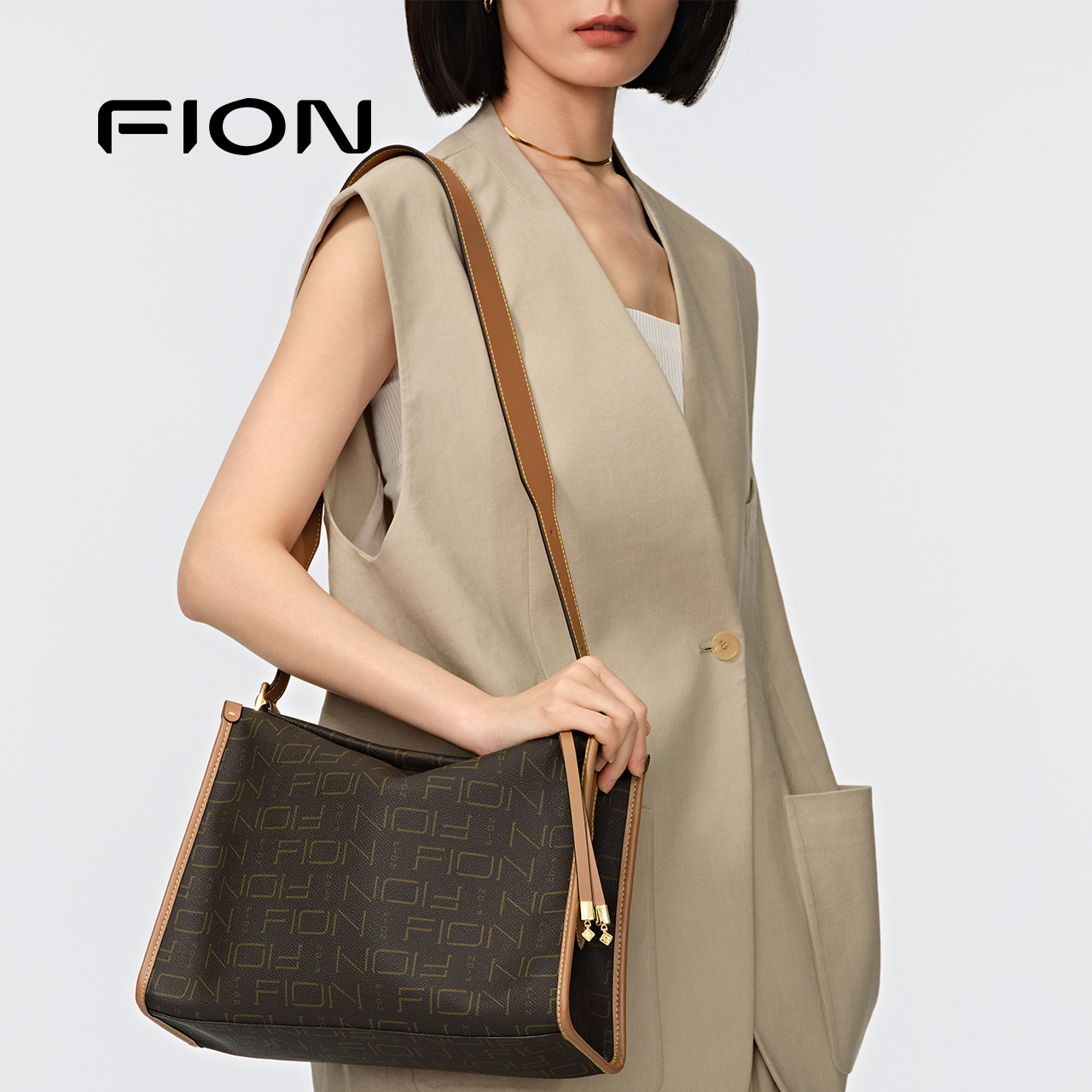 Fion/菲安妮老花枕头包女新款质感斜挎包包托特包高级通勤单肩包 - 图1