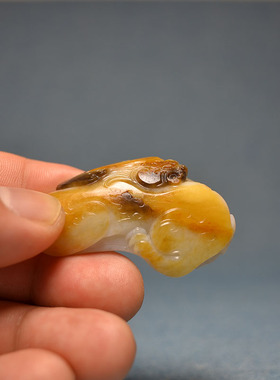 长50黑皮黄皮独籽料貔貅螭龙手牌