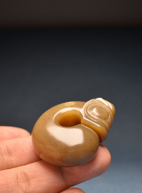 和田玉且末红糖玉猪龙挂件把件