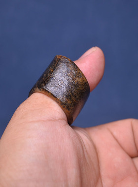 内径20黑皮白玉籽料螭龙扳指戒指