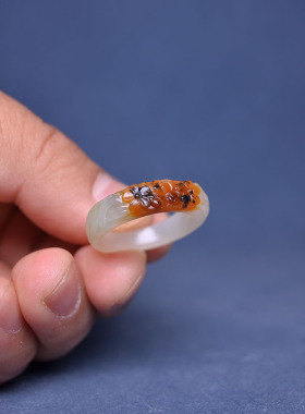 内径18黄沁翠青白玉籽料戒指18码