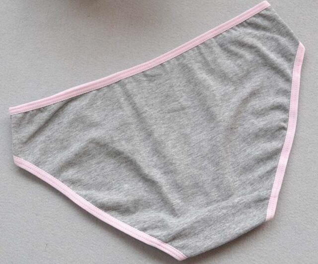 Clearance sale of student solid color sports briefs