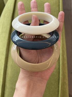 气质款！飞碟型亚克力素圈手镯女