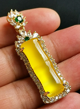 胡二翡翠女玉髓节节高挂件步步高