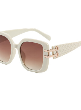 （跨境货源欧美东南亚中东）2026新款墨镜男女太阳镜批厂家直销