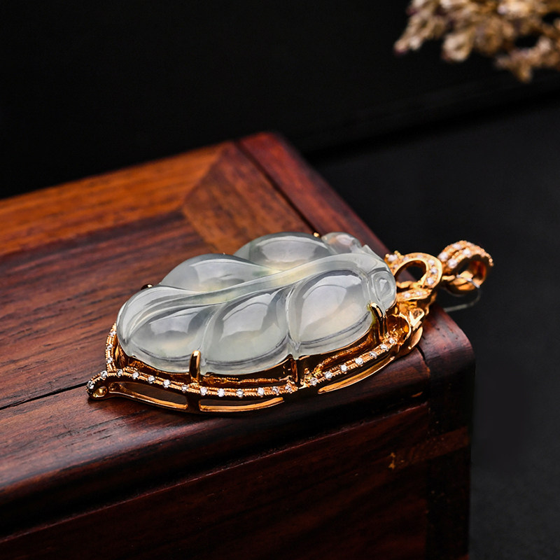 豪8印象l909 18k金镶嵌女挂件吊坠 豪8印象颈饰