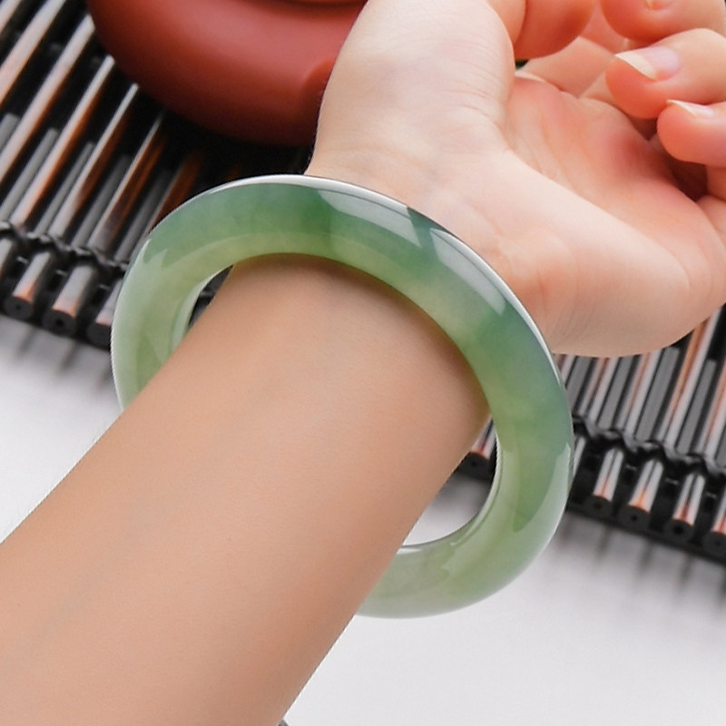 豪8印象f808天然翡翠圆条玉镯子 豪8印象手饰