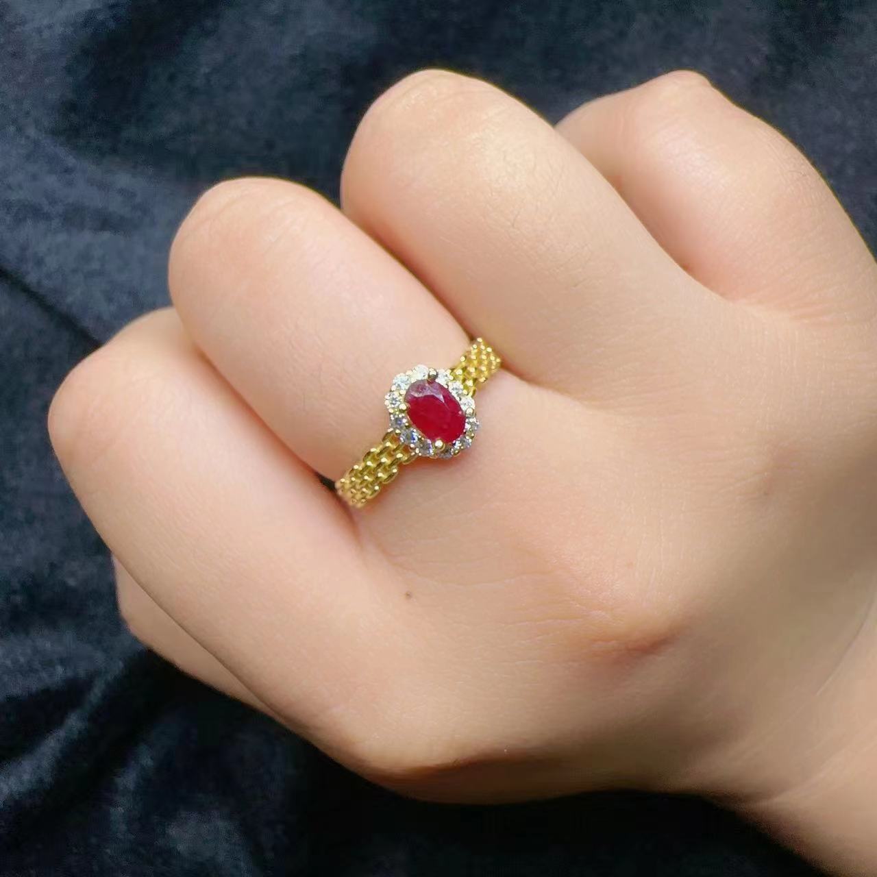 Natural colored ruby ​​Jiuyuan jewelry pigeon blood red