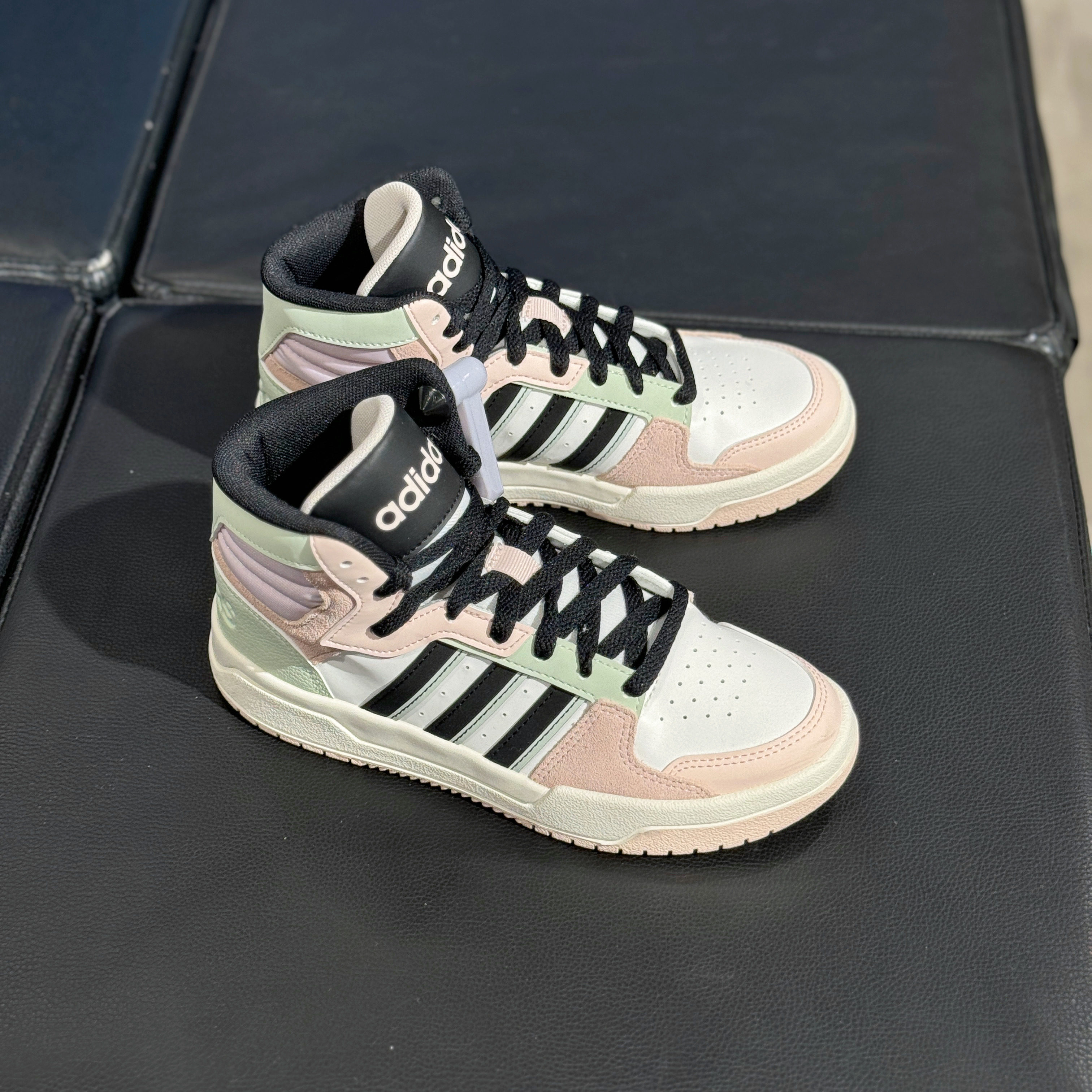 阿迪达斯ADIDAS女子复古百搭篮球鞋休闲运动透气高帮板鞋ID6009,淘宝优惠券,粉丝福利购,淘宝优惠卷