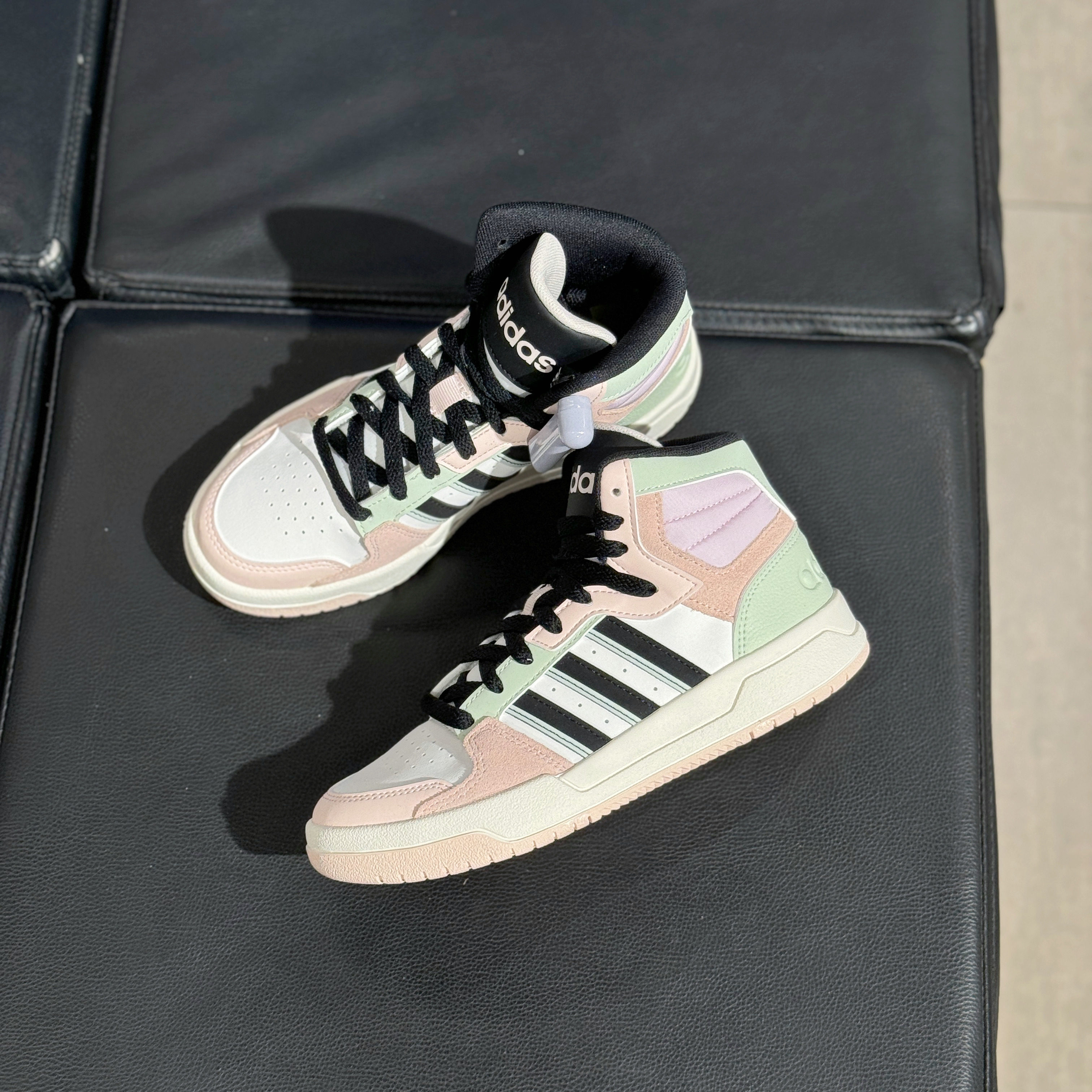 阿迪达斯ADIDAS女子复古百搭篮球鞋休闲运动透气高帮板鞋ID6009,淘宝优惠券,粉丝福利购,淘宝优惠卷